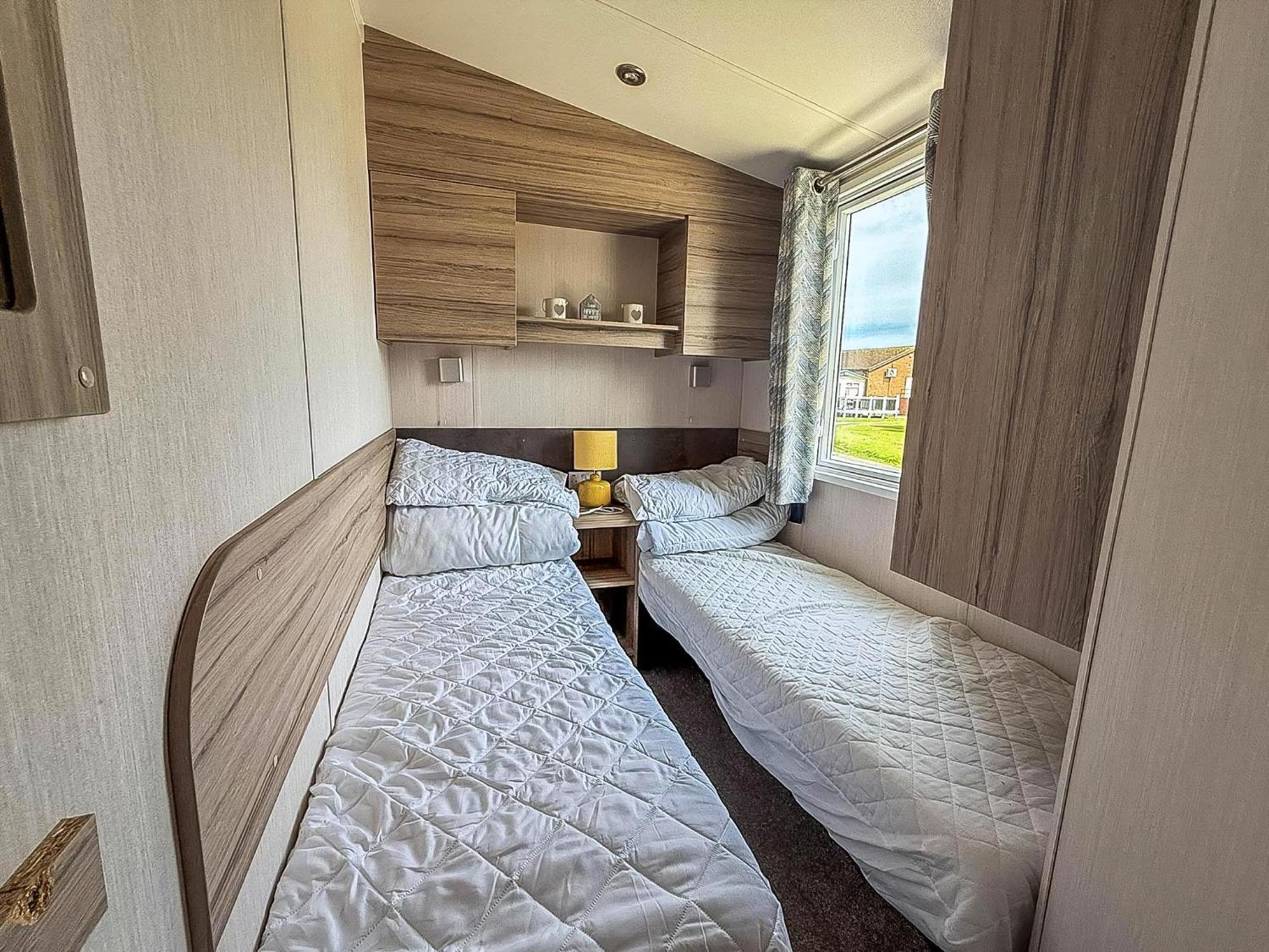 6 Berth Caravan With Decking At Sunnydale Holiday Park Ref 35243Kg Louth  Esterno foto