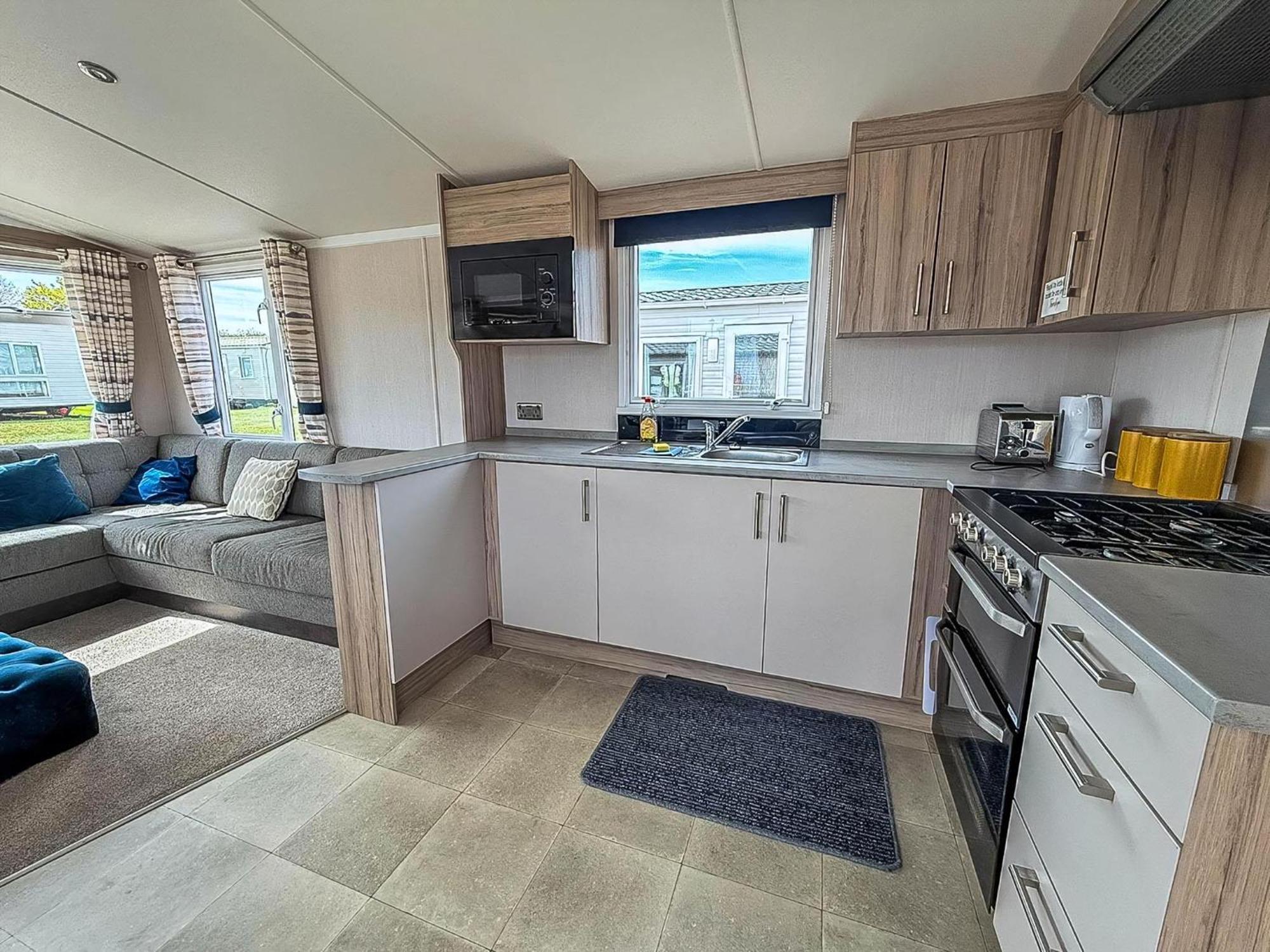 6 Berth Caravan With Decking At Sunnydale Holiday Park Ref 35243Kg Louth  Esterno foto